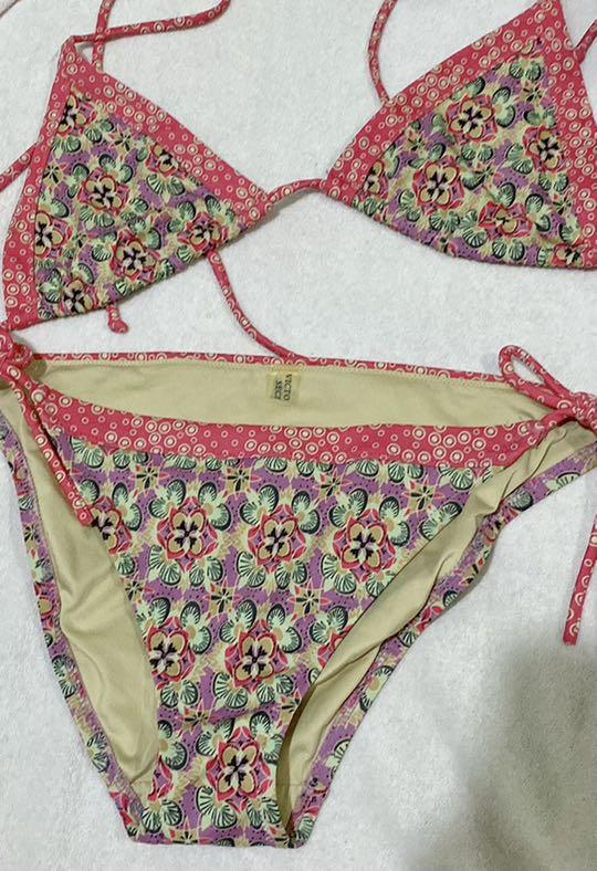 victoria’s Secret Swimsuit (Category: Bikinis & Swimsuits) located in Makati City. Submitted by decluttermakati (Listing ID 1175267826, Image 3). Description: .