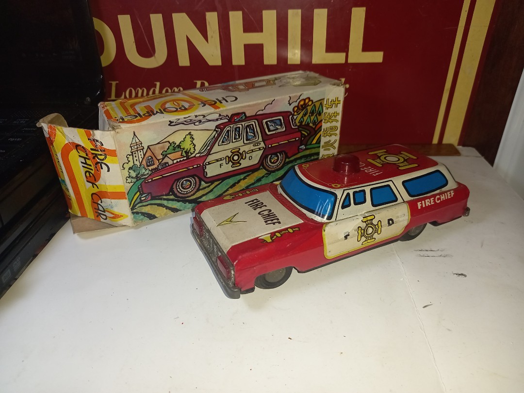 Vintage Fire Chief Tin toy lama antik, Hobbies & Toys, Collectibles