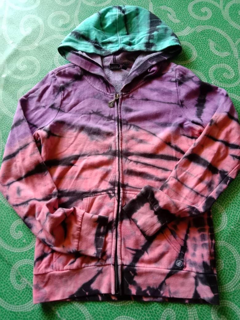 Volcom jacket (Category: Coats, Jackets and Outerwear) located in Beaufort. Submitted by teng_bundle (Listing ID 1175266744, Image 1). Description: item select bundle condition 9/10 zip Volcom saiz m-l.