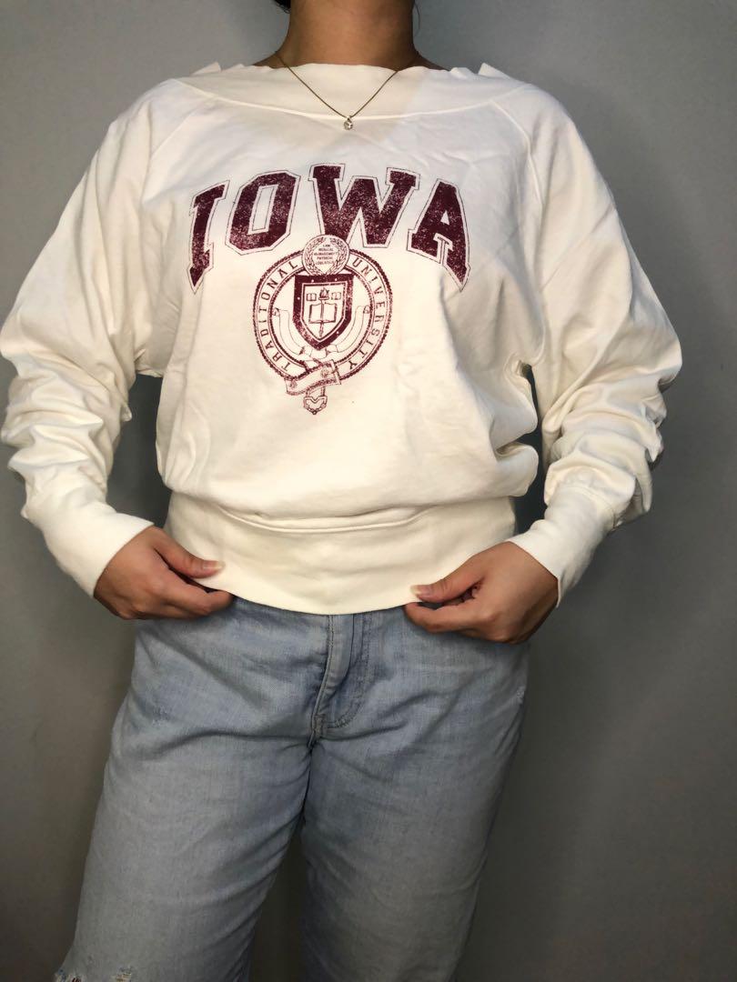 White crewneck sweater (Category: Longsleeves) located in Cabanatuan. Submitted by _beanieee (Listing ID 1175225104, Image 2). Description: 💗 white crewneck 💗 used only once 💗 best fits medium for that right oversized fit .