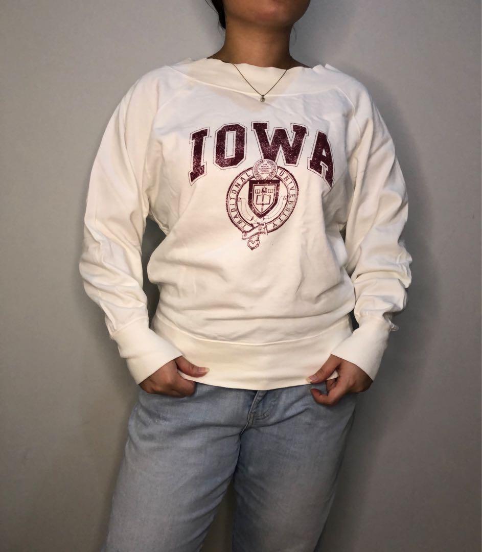 White crewneck sweater (Category: Longsleeves) located in Cabanatuan. Submitted by _beanieee (Listing ID 1175225104, Image 1). Description: 💗 white crewneck 💗 used only once 💗 best fits medium for that right oversized fit .