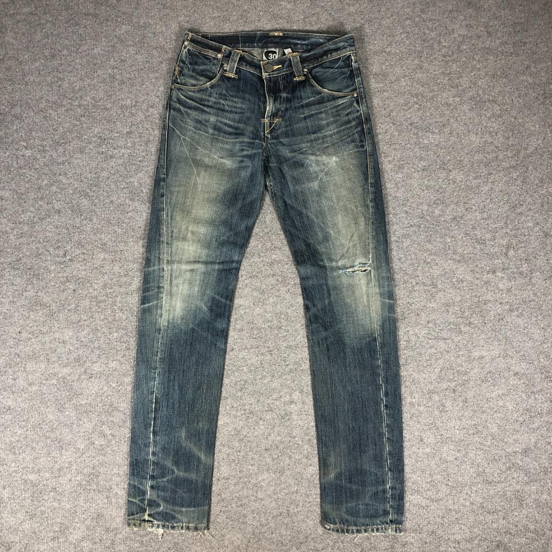 What size is a store 30 in women's levi jeans