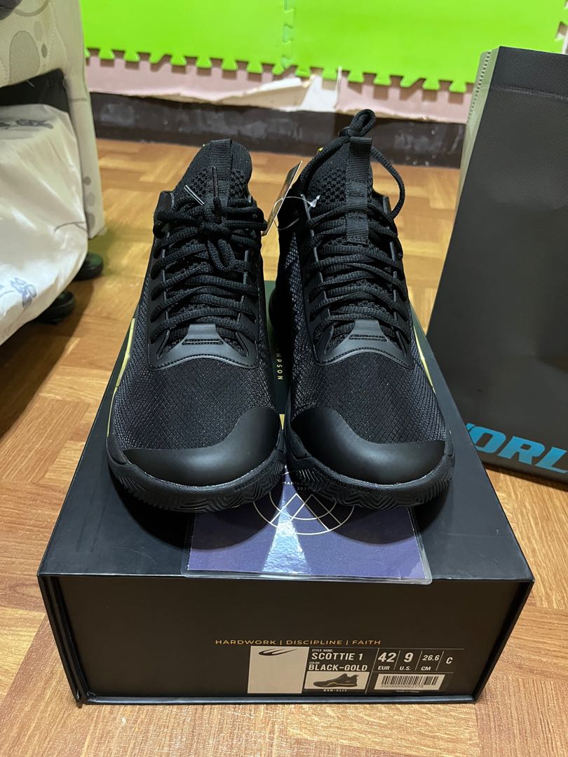 World Balance ST1 Black/Gold 9US, Men's Fashion, Footwear, Sneakers on Carousell