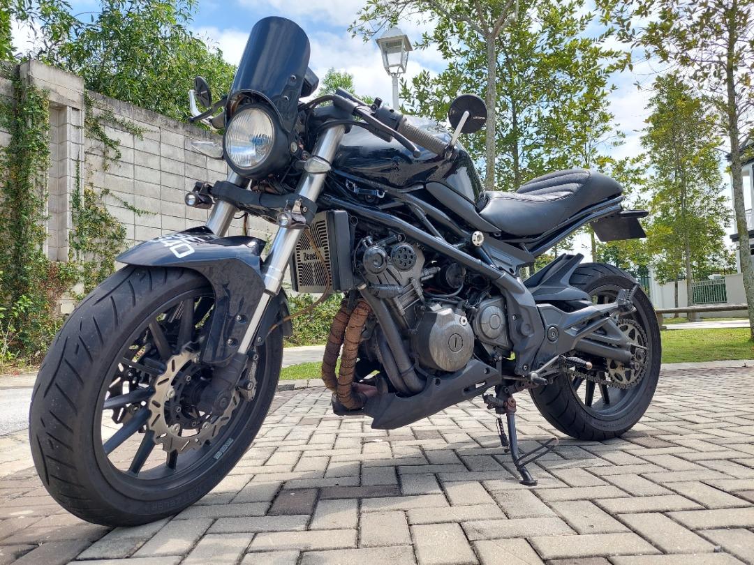 Benelli tnt300i deals
