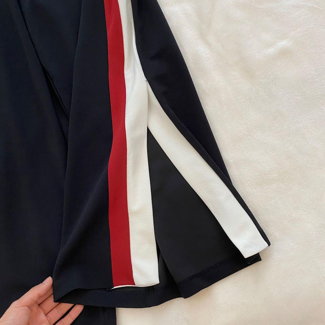 bershka wide leg track pants (Category: Other Bottoms) located in Quezon City. Submitted by declutter.kat (Listing ID 1175308397, Image 2). Description: never used, only tried it on fits s dm for ww rfs: decluttering.