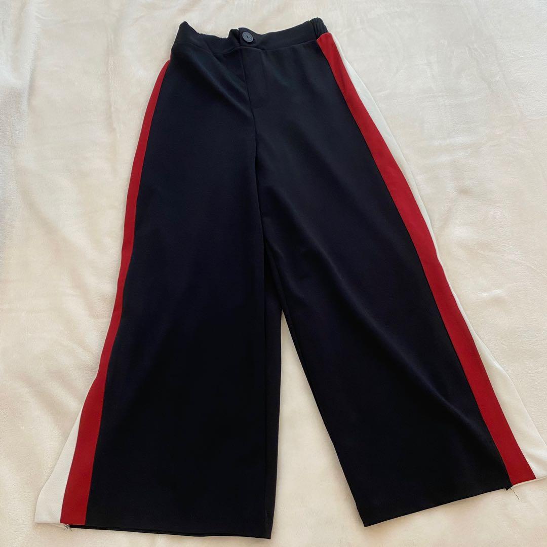 bershka wide leg track pants (Category: Other Bottoms) located in Quezon City. Submitted by declutter.kat (Listing ID 1175308397, Image 1). Description: never used, only tried it on fits s dm for ww rfs: decluttering.