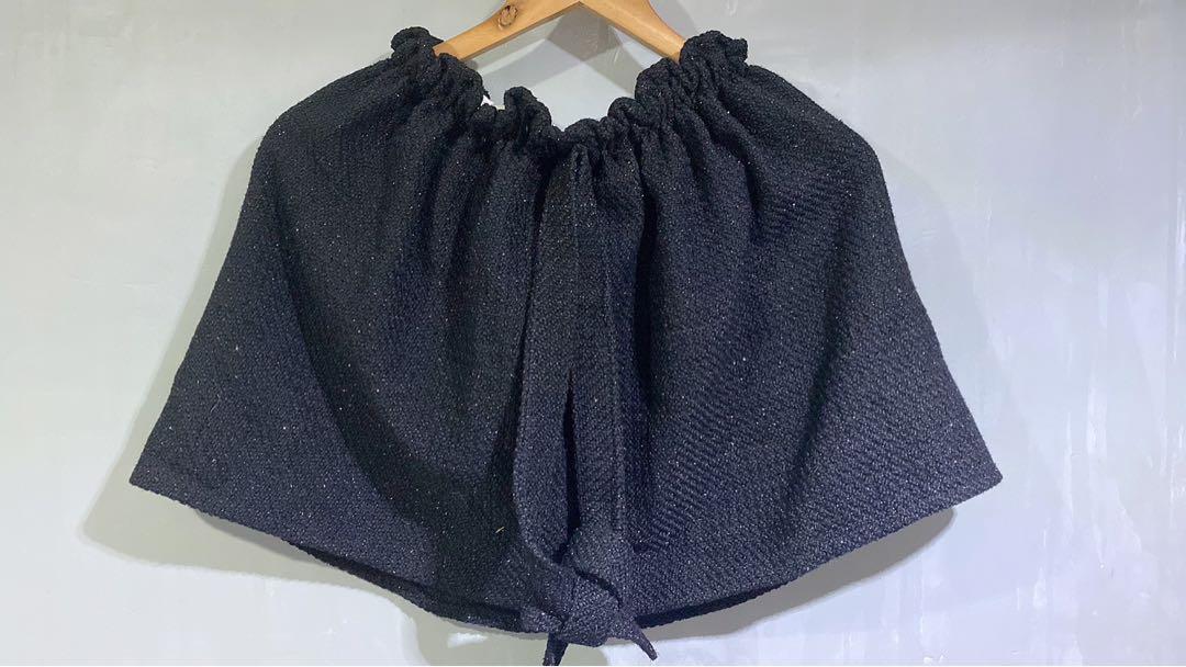 Black Knit Skirt (Category: Skirts) located in Makati City. Submitted by decluttermakati (Listing ID 1175400697, Image 1). Description: May fit up to medium Super stretchy and pretty.