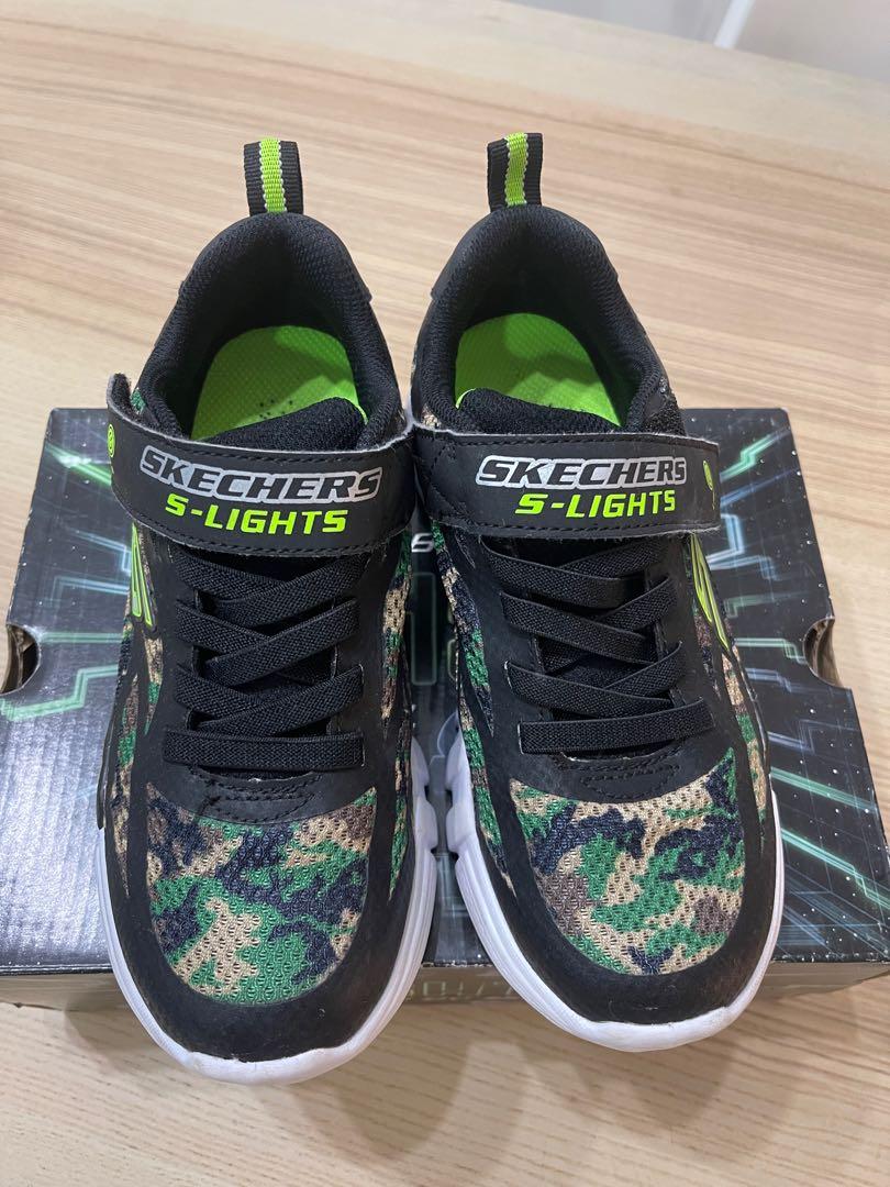 Boy size 3 Skechers Shoes lighting very new
