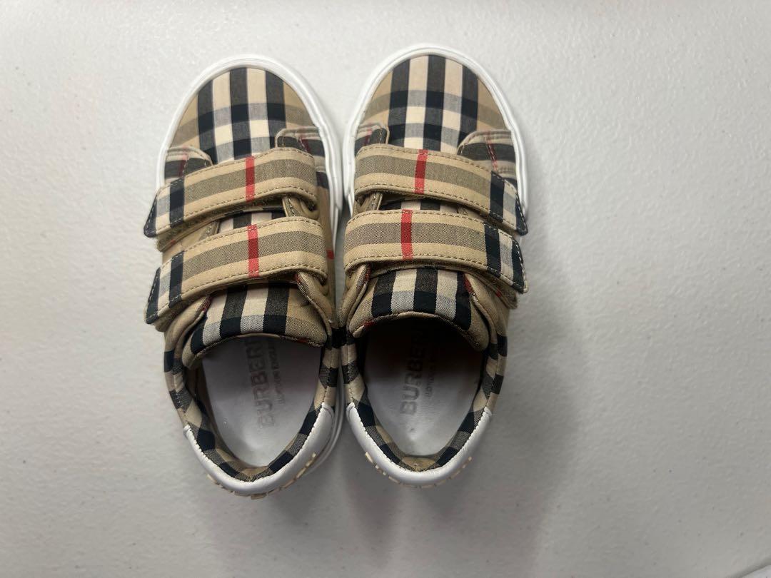 Burberry baby clearance shoes size 4
