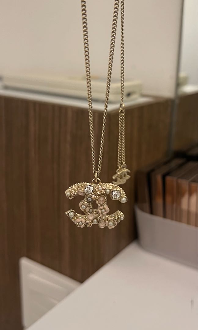 chanel bee necklace