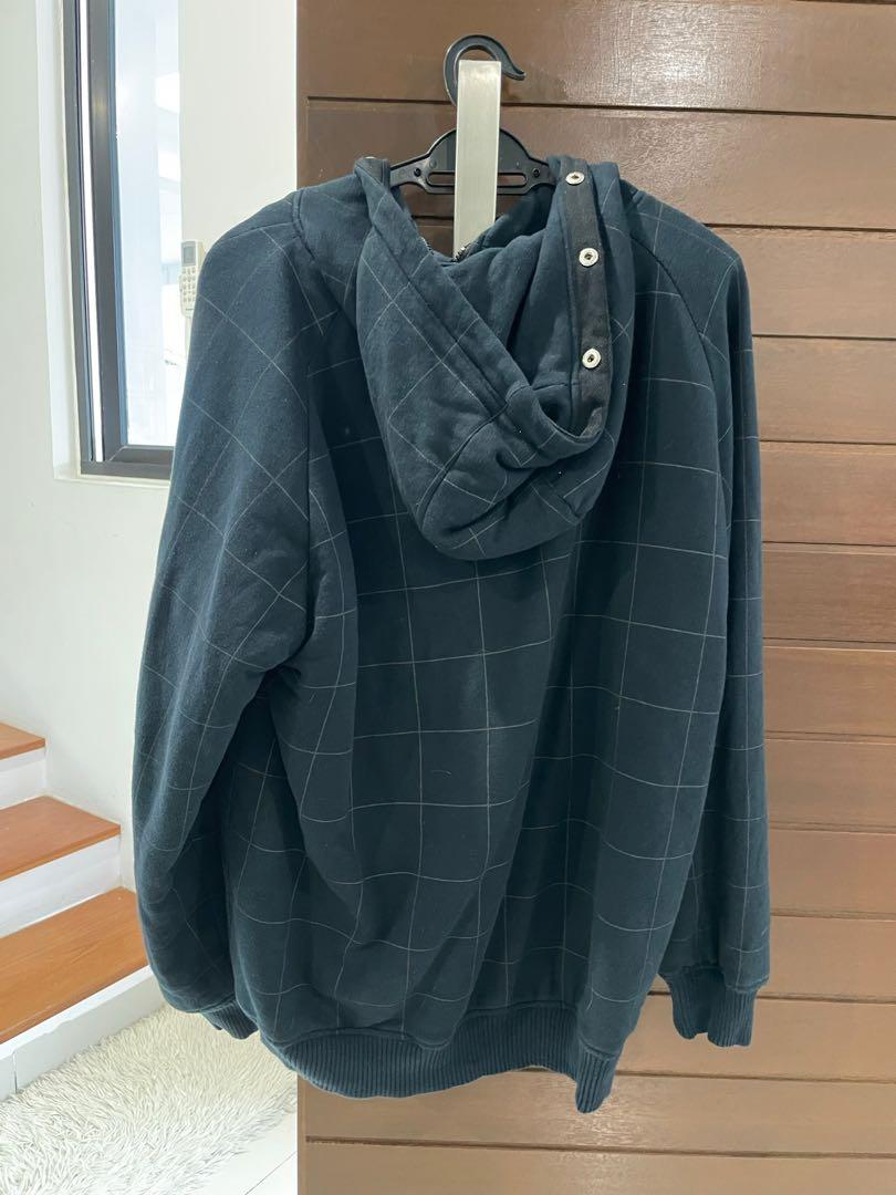 Checked Winter Jacket (Category: Coats, Jackets and Outerwear) located in Shah Alam. Submitted by azraeishah (Listing ID 1175405369, Image 2). Description: Size Int M Condition 9/10 RM60 inclusive postage.