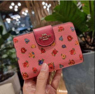 Coach Medium Corner Zip Wallet With Mini Vintage Rose Print C9934 - Pink