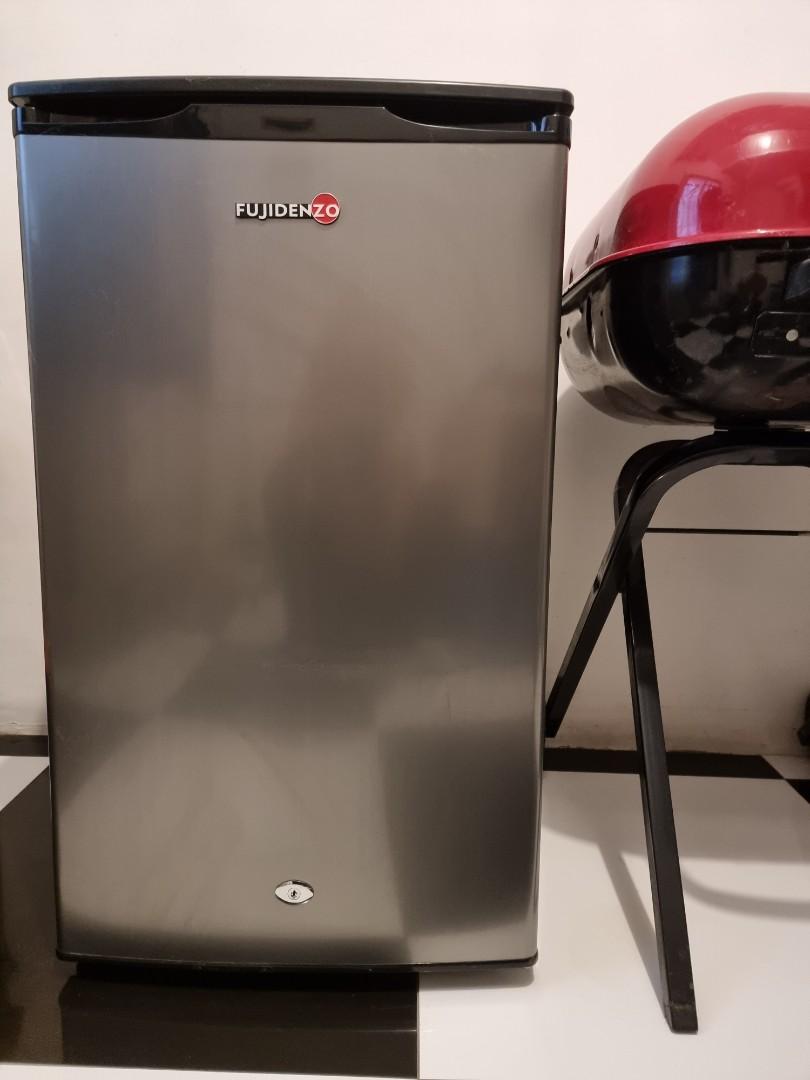 Fujidenzo Freezer (Category: Refrigerators and Freezers) located in Manila. Submitted by ervgot1 (Listing ID 1175448633, Image 1). Description: - Used less than 3 months only - Negotiable, open for trade Wishlist: -Fiido 60v 20ah battery -JBL Xtreme 3 -Authentic NBA jerseys(Steph Curry, Tim Duncan, Steve Nash - RFS: Decluttering.