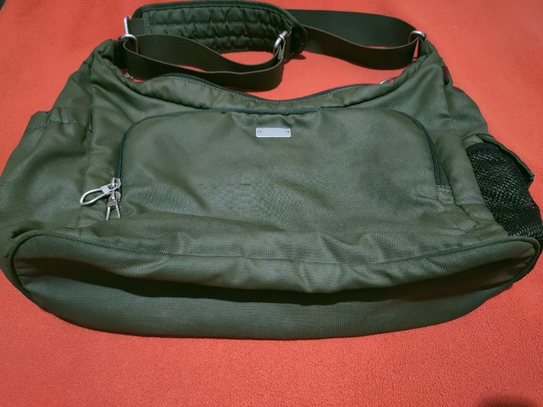 Hedgren Authentic Laptop/ Messenger/Sling Bag Rare (Category: Sling Bags) located in Quezon City. Submitted by jhaneth21 (Listing ID 1175319069, Image 1). Description: 2 Main Zip Compartments Back Compartment 2 Side Pockets With Tags, Logos Heavy Duty Hedgren Zippers Metal Tags with Serial No. Heavy Duty Strap with Padding Size: 16" x 10" x 4.5".