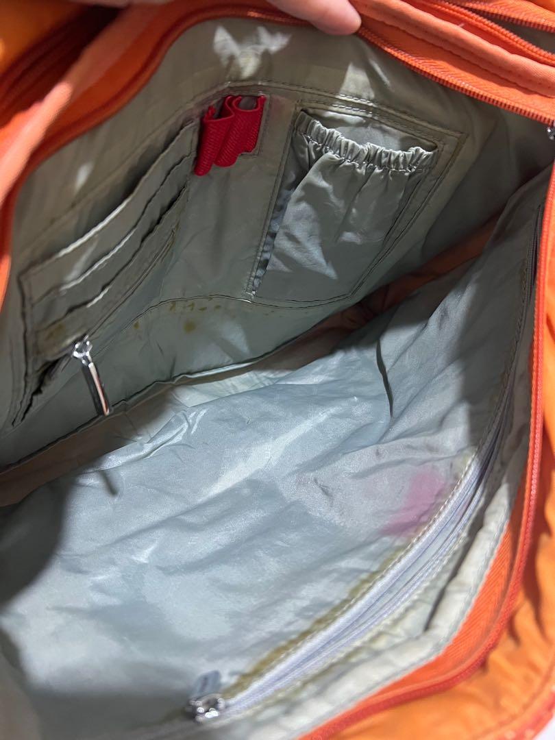 Hedgren Laptop Bag (Category: Tote Bags) located in Muntinlupa City. Submitted by telichichi (Listing ID 1175308484, Image 2). Description: Hedgren Laptop Bag (can fit up to 15” laptop) With signs of usage (see photos).
