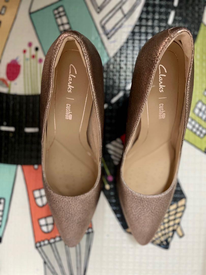 Clarks Rose Gold (Leather), Luxury, Sneakers Footwear on Carousell