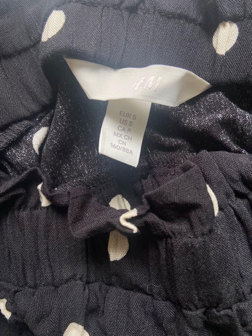 H&M Linen Blend Top (Category: Sleeveless) located in Bacolod City. Submitted by katcss (Listing ID 1175395010, Image 3). Description: PLEASE READ the following before MAKING AN OFFER 😊 🚫 LAST PRICE POSTED! 🚫SHIPPING FEE NOT INCLUDED 🚫1 DAY RESERVATION ONLY 🚫NO JOY RESERVERS 🚫 NO LOWBALLERS PLEASE, IF YOU THINK THE PRICE IS UNREASONABLE, THEN DON'T BUY THE ITEM 🚫 THE CONDITION IS GOOD, REGARDLESS OF THE DATE IT WAS BOUGHT, OTHERWISE IT WIL