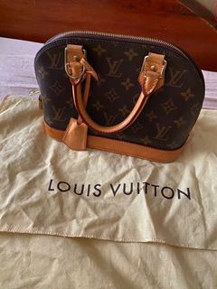 (Category: ) located in . Submitted by GoodsandGlamour (Listing ID 1175352879, Image 1). Description: .