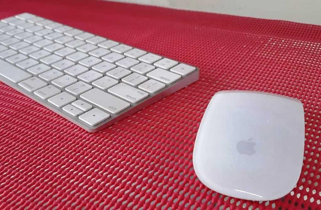 Magic Mouse ver2 rechargable bluetooth A1657 Original Apple (Category: Mouse & Mousepads) located in Mandaluyong City. Submitted by mircomputer (Listing ID 1175342566, Image 3). Description: Quality Pre-owned Original Apple Magic Mouse ver.2 A1657 -Bluetooth connectivity -compatibility : all Mac OS -standard english layout -wireless -resolution : 1300dpi -Apple Brand -model : A1657 -Mac/PC compatible -built in li-on Battery Rechargable -charging 