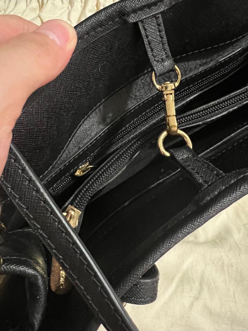 MICHAEL KORS BLACK BAG (Category: Luxury Bags & Wallets) located in Manila. Submitted by offbeyondph (Listing ID 1175445995, Image 3). Description: .