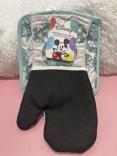 Mickey Mouse Neoprene oven mitt and pot holder set