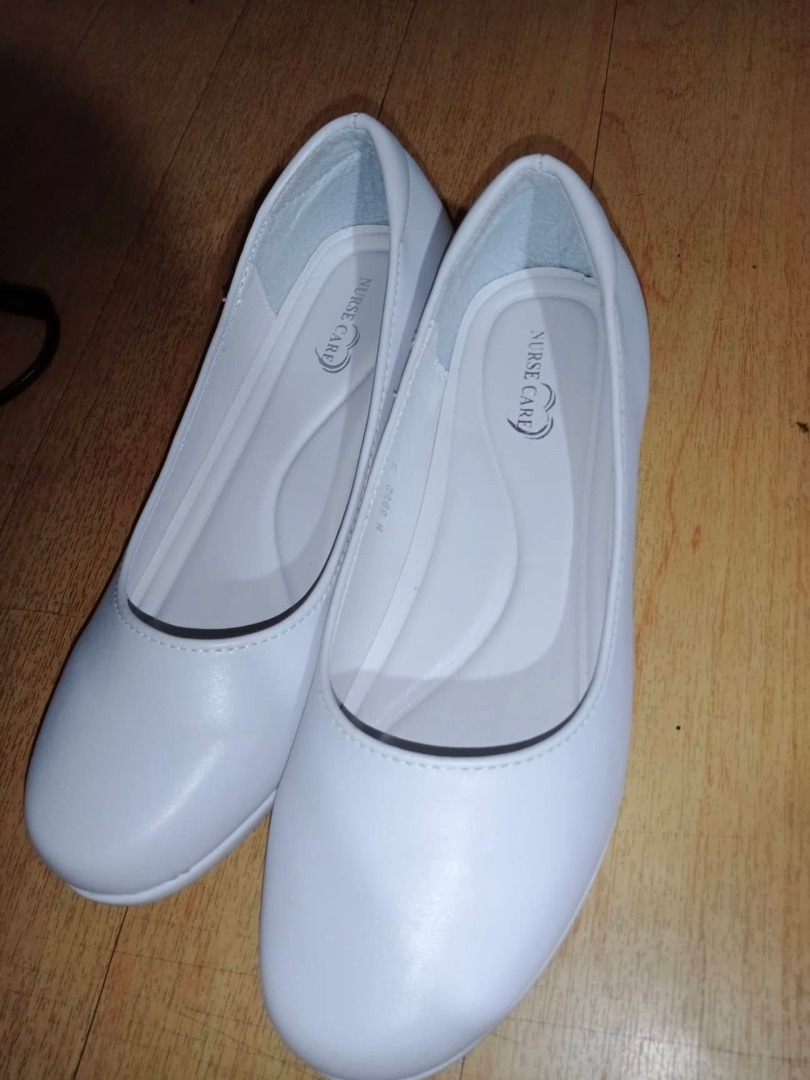 White rubber deals shoes nurses