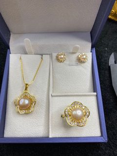 (Category: ) located in . Submitted by QforPearls (Listing ID 1175430063, Image 1). Description: .