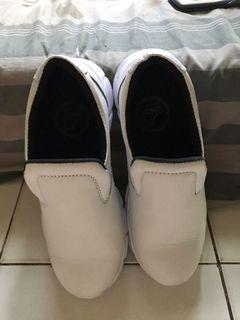 sepatu safety putih