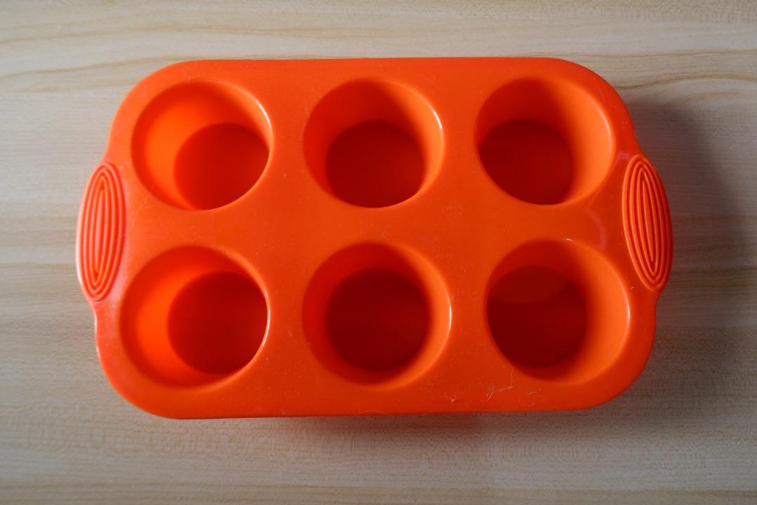 Silicone Cupcake Tray Baking Tray (Category: Bakeware) located in Baguio. Submitted by thriftyswift.mnl (Listing ID 1175421849, Image 1). Description: Silicone Cupcake Tray Baking Tray ✅ Never used. .
