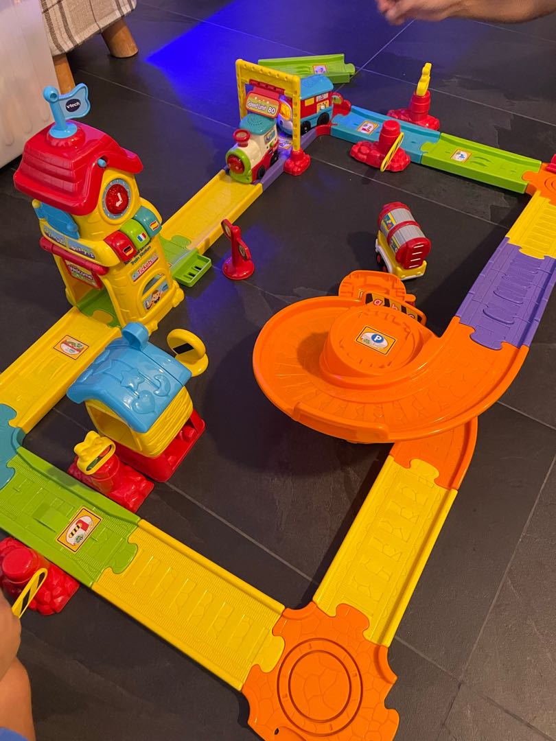 Toot toot chug and go discount train set