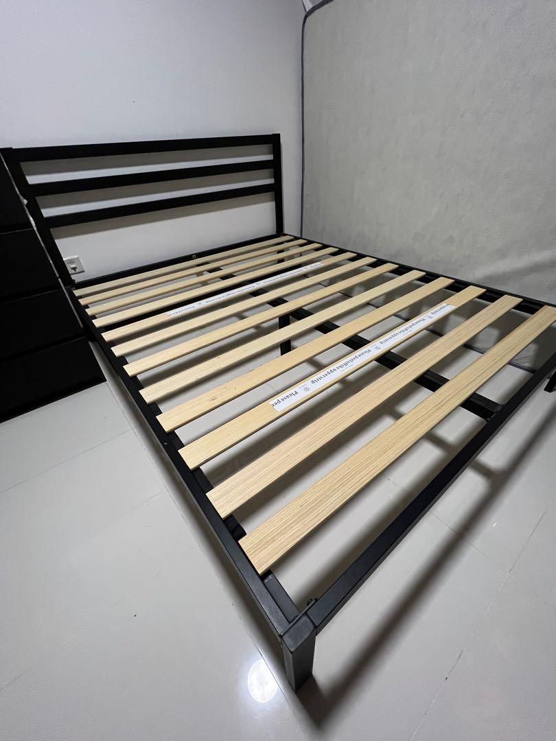 Zinus mia hotsell modern studio