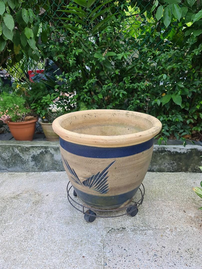 Beautiful Large Plant Pot, Furniture & Home Living, Gardening
