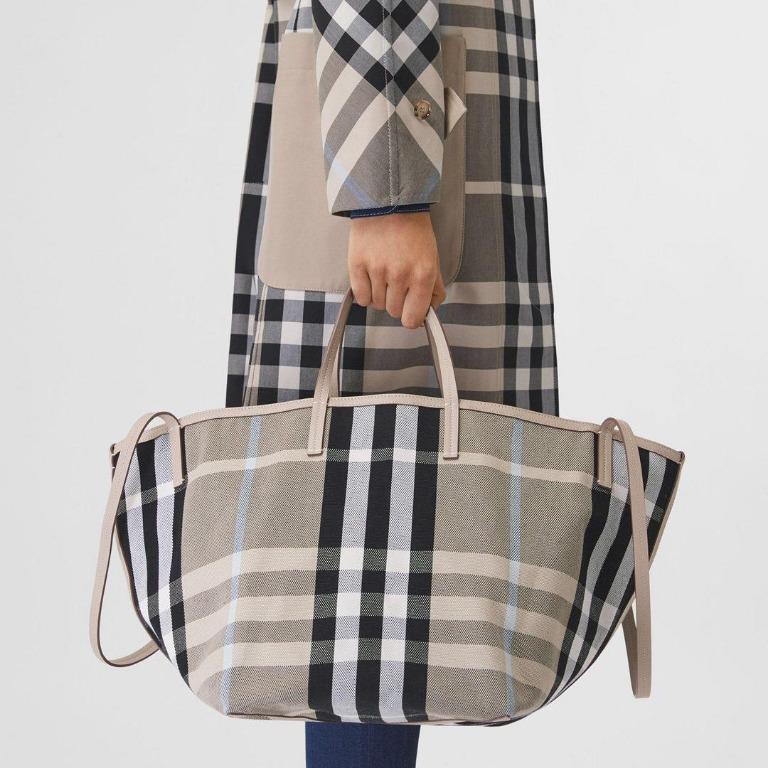 Burberry shop beach bag