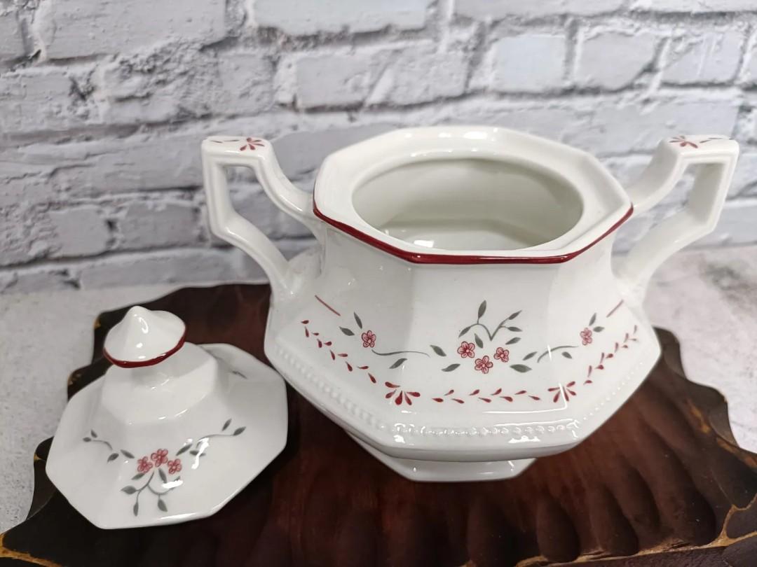 Ceramic sugar pot (Category: Other Kitchenware & Tableware) located in Mandaluyong City. Submitted by aishoppe08 (Listing ID 1170389846, Image 3). Description: h8cm x d8cm flaws: with chips (pls. check pics 4-5).