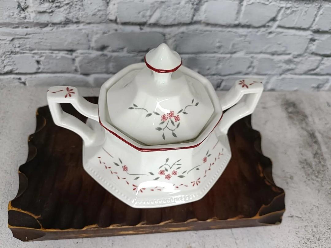 Ceramic sugar pot (Category: Other Kitchenware & Tableware) located in Mandaluyong City. Submitted by aishoppe08 (Listing ID 1170389846, Image 2). Description: h8cm x d8cm flaws: with chips (pls. check pics 4-5).
