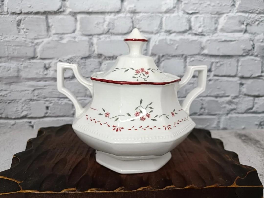 Ceramic sugar pot (Category: Other Kitchenware & Tableware) located in Mandaluyong City. Submitted by aishoppe08 (Listing ID 1170389846, Image 1). Description: h8cm x d8cm flaws: with chips (pls. check pics 4-5).