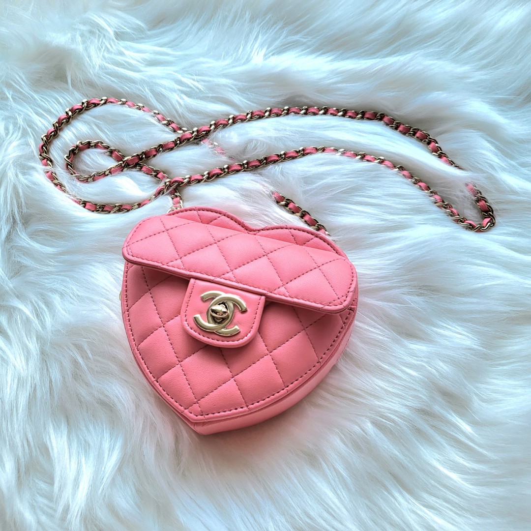 Chanel Pre-owned 2022 Heart Love Crossbody Bag - Pink