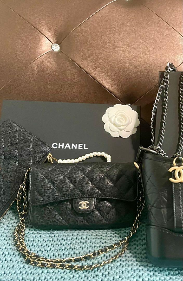 Chanel classic flap 21S wallet and phone holder with chain in light gold  hardware