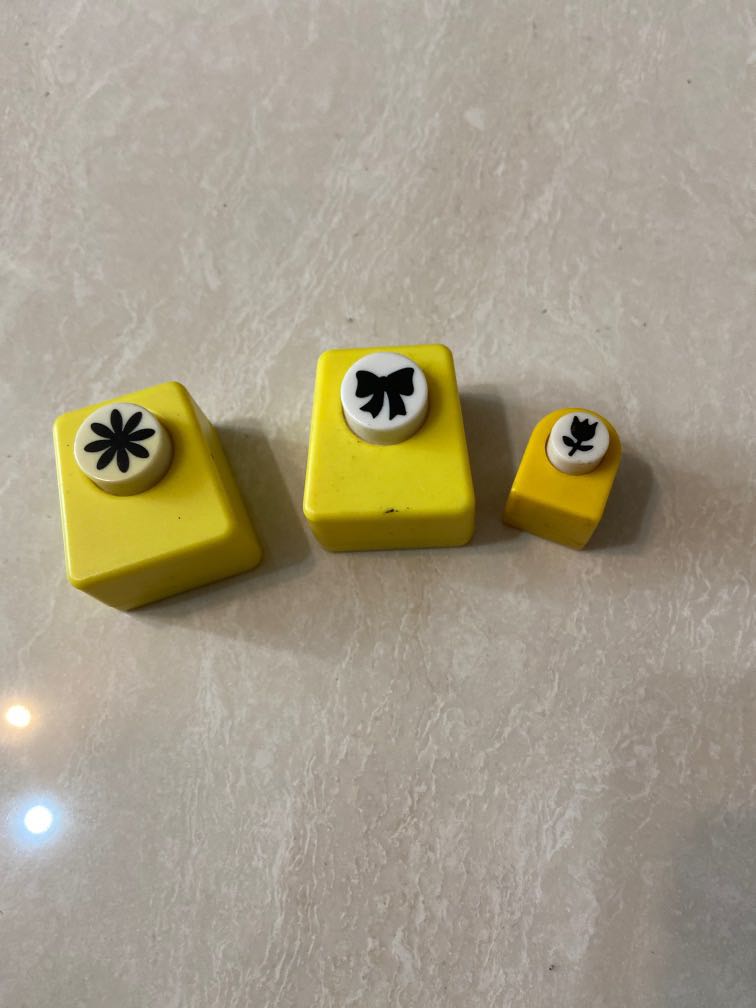Daiso Paper Stamp Cutters Flowers and Ribbons, 興趣及遊戲, 手作＆自家設計, 工藝用品及工具 Carousell