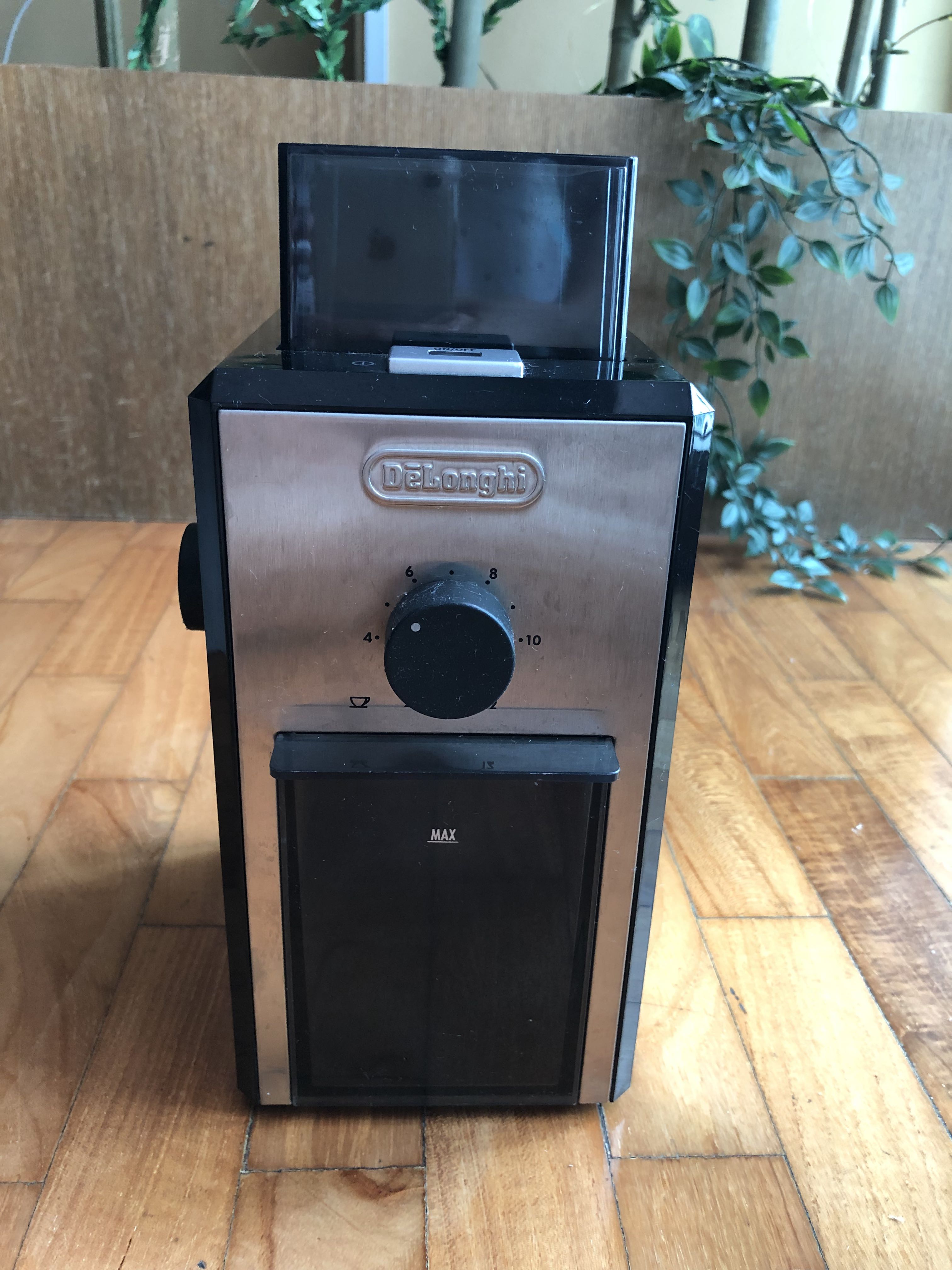 Delonghi KG89 Burr Coffee Grinder (Black), TV & Home Appliances