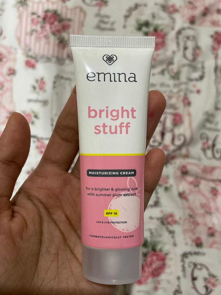Emina moisturizing hot sale cream