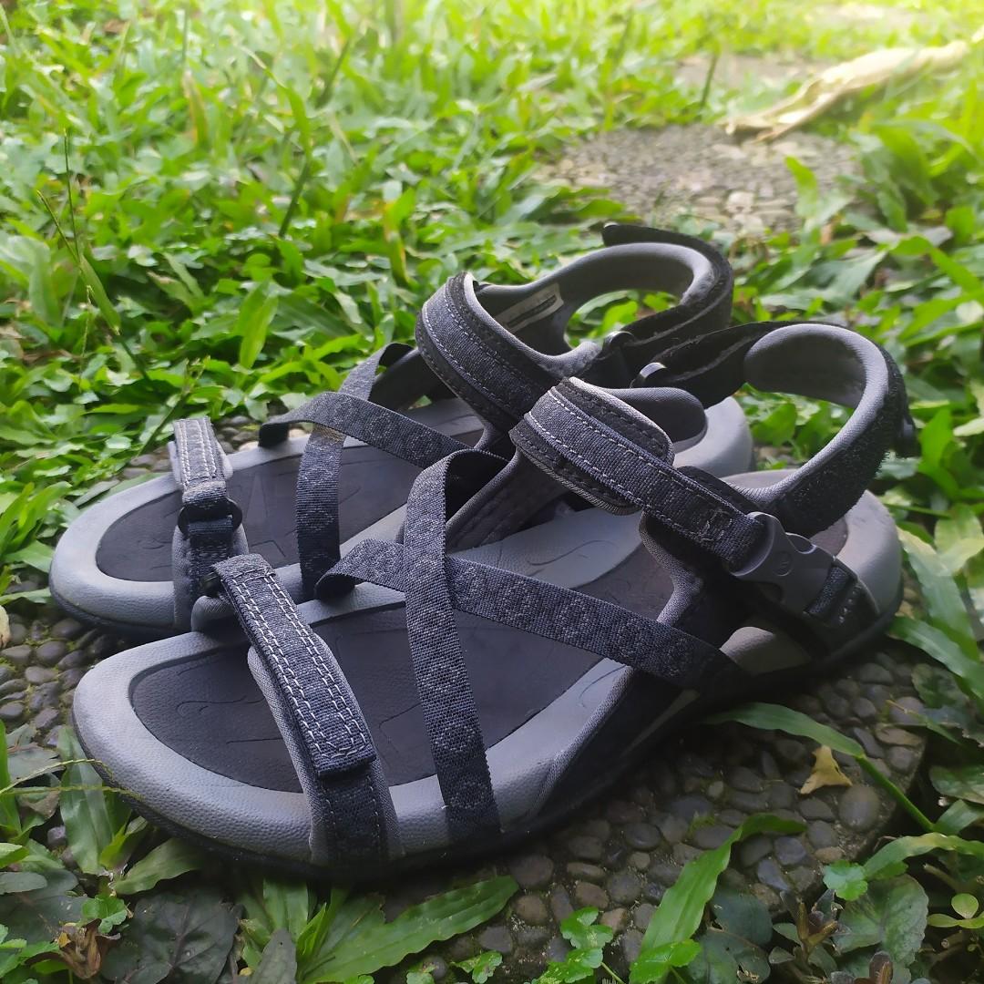 Hi tec walking best sale sandals ladies