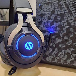 Over-ear headphones with mic