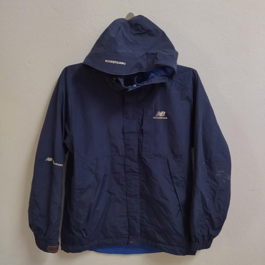 New balance wind store and water resistant jacket