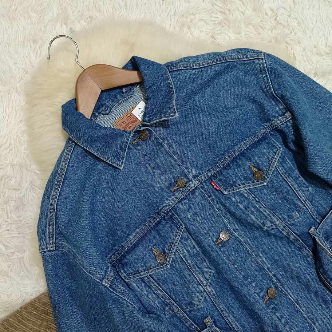 LEVI STRAUSS \u0026 CO WOMAN'S DENIM JACKET 