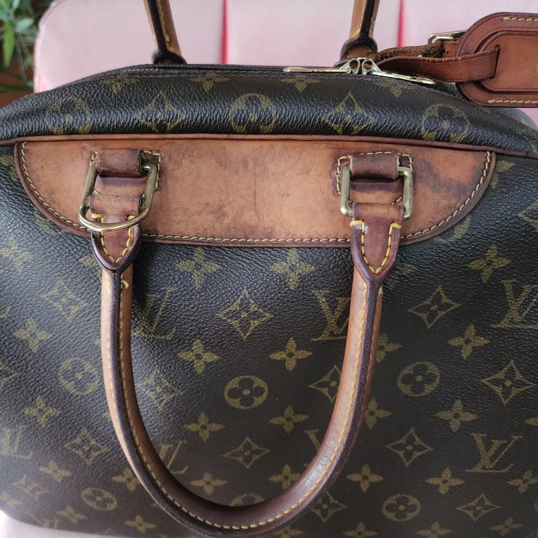 Louis Vuitton Deauville (Category: Luxury Bags & Wallets) located in Quezon City. Submitted by paushhstore (Listing ID 1170372167, Image 2). Description: Selling my authentic Louis Vuitton Deauville. Gold hardware is intact and shiny (some parts need to to be polished parin pero minimal nalang). The LV needs to be taken sa bag spa. Sobrang ganda pa ng body and interior - yung patina leather lang talaga ng LV ganito nangyayari overtime lalo na pag