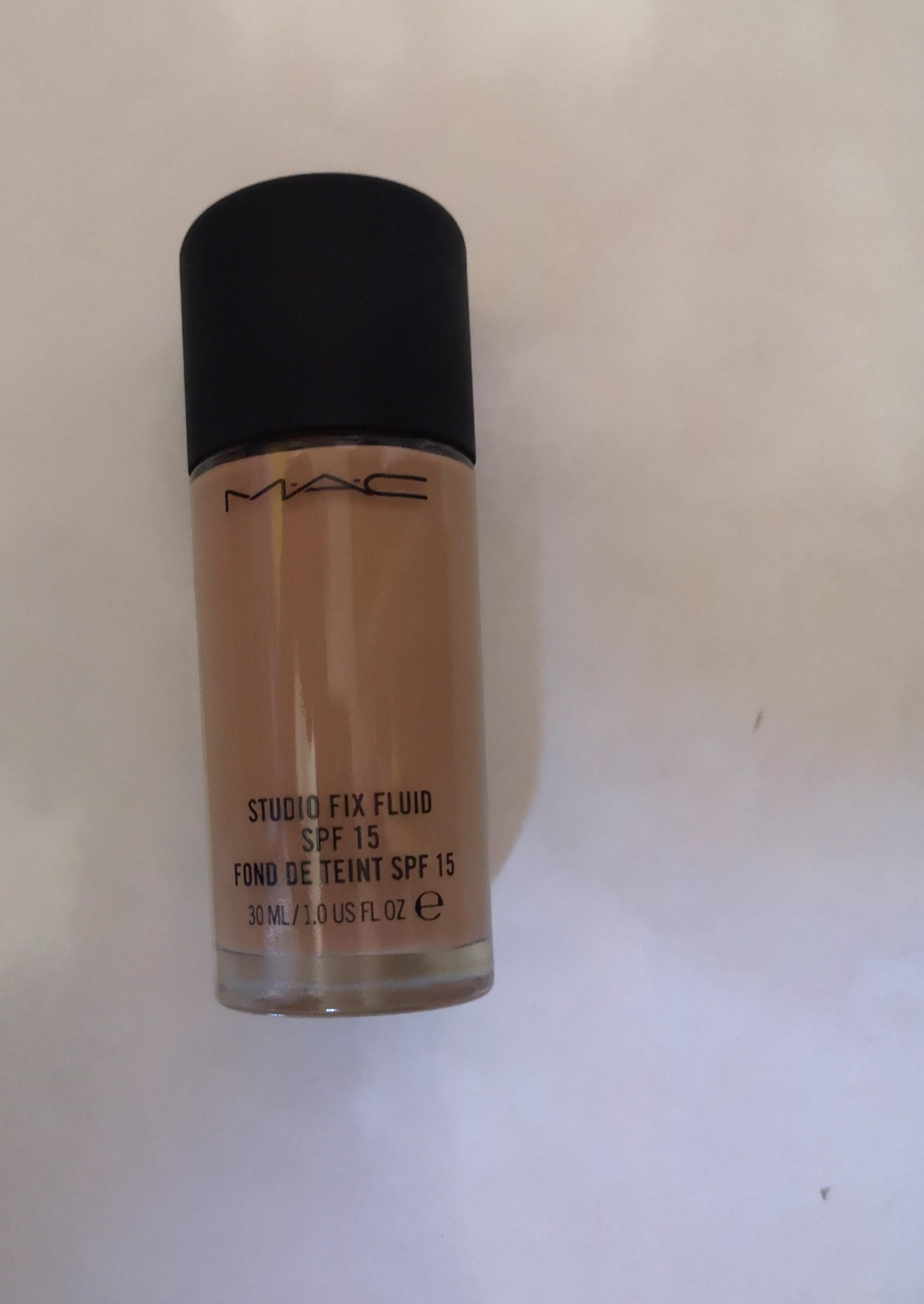 Mac studio fix fluid spf 15- NW20, Beauty & Personal Care, Face, Makeup on  Carousell