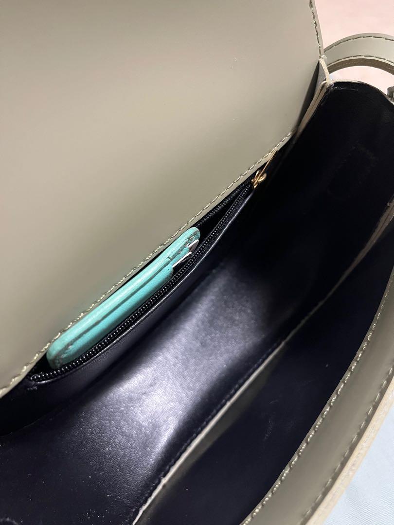 Minimalist Saddle Bag, Women's Fashion, Bags & Wallets, Crossbody Bags