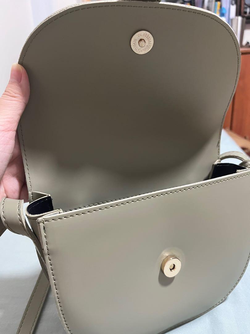 Minimalist Saddle Bag, Women's Fashion, Bags & Wallets, Crossbody Bags