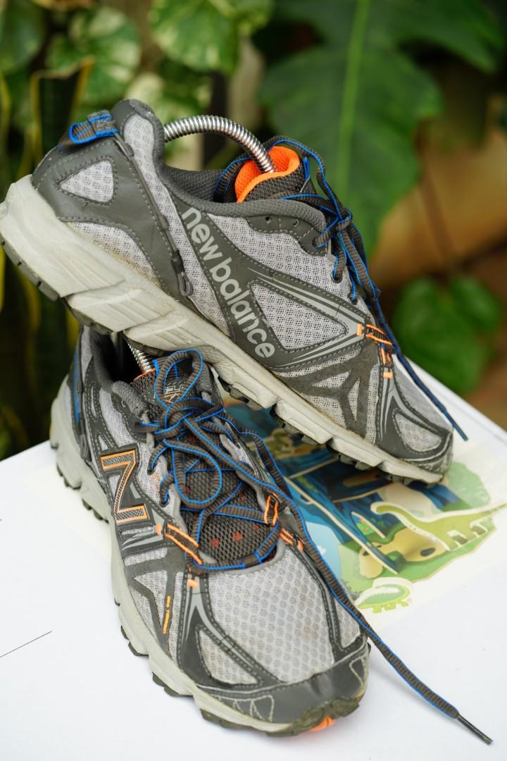 Nb outdoor running shoes size 42 Fesyen Pria Sepatu Sneakers